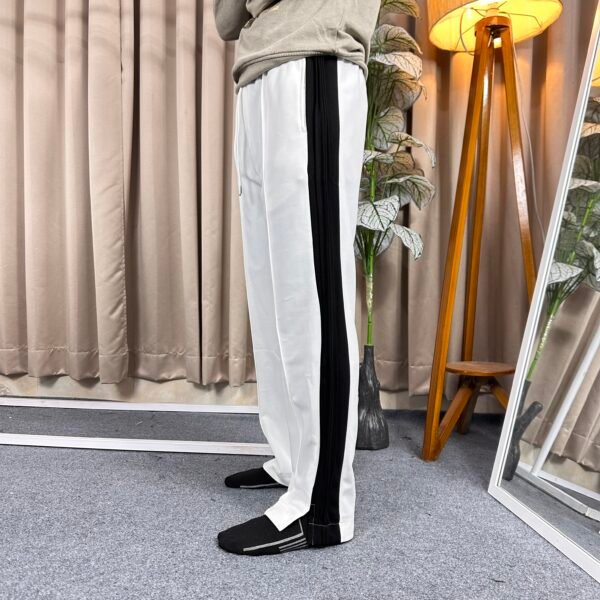 Low-cut: White with Black kuchi